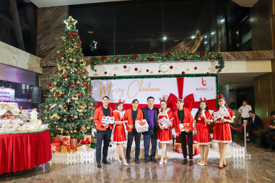 🎄 THE MAGICAL MOMENT OF LIGHTING THE CHRISTMAS TREE AT BOTON BLUE HOTEL & SPA