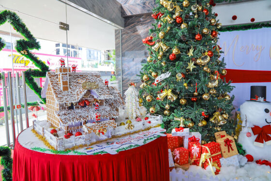The festive atmosphere has filled every corner of Boton Blue Hotel & Spa